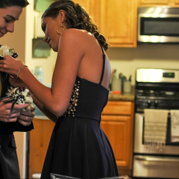 short formal dress - Picture 2 of 2